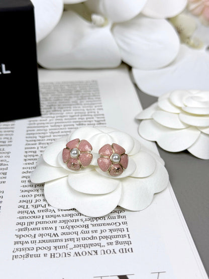 [Luxery]26C Pink Camellia Pearl Enamel Stud Earrings