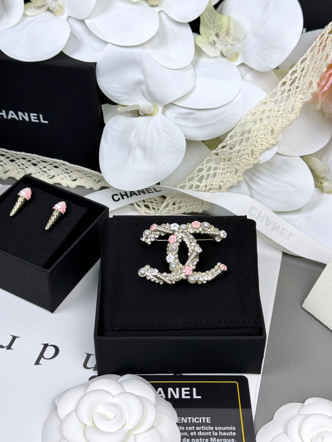 [Luxery]26C Pink-White Enamel Ice Cream Cone Double C Brooch