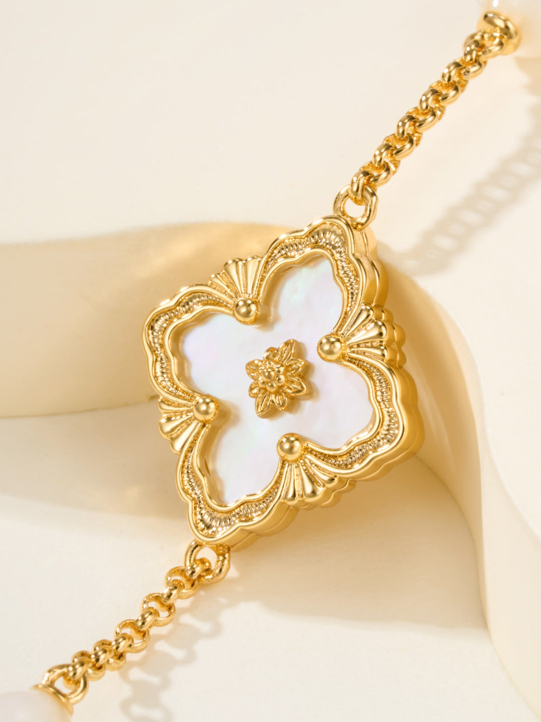 [Luxery]B.C.L ENAMELED Three-Flower Bracelet£¨Trumpet)