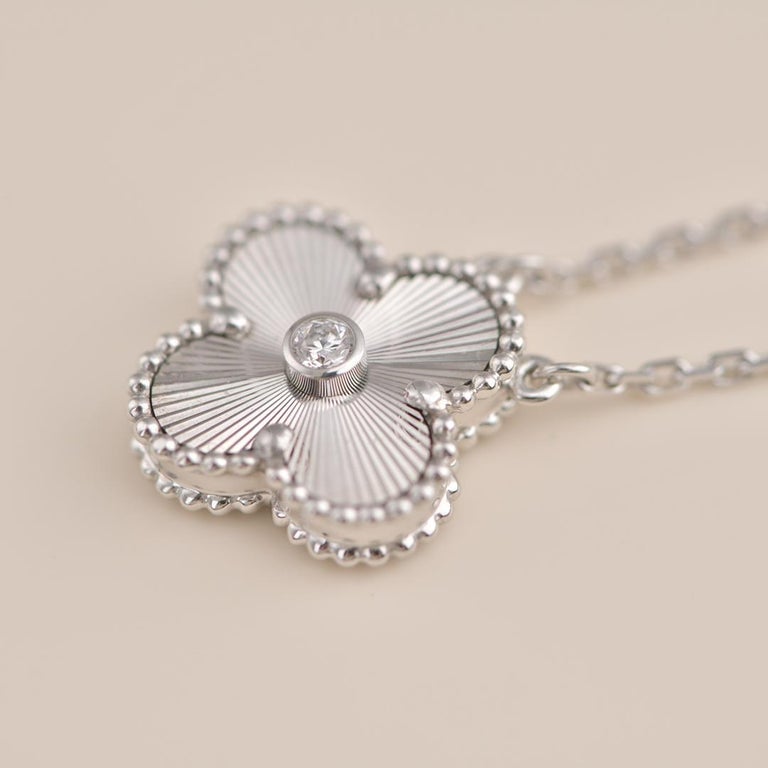 [Luxery]CLOVER  15MM DIAMOND LASER NECKLACE SILVER