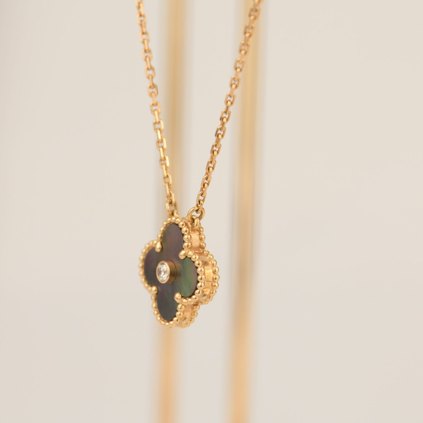 [Luxery]CLOVER 15MM DIAMOND AND MOTHER-OF-GREY NECKLACE
