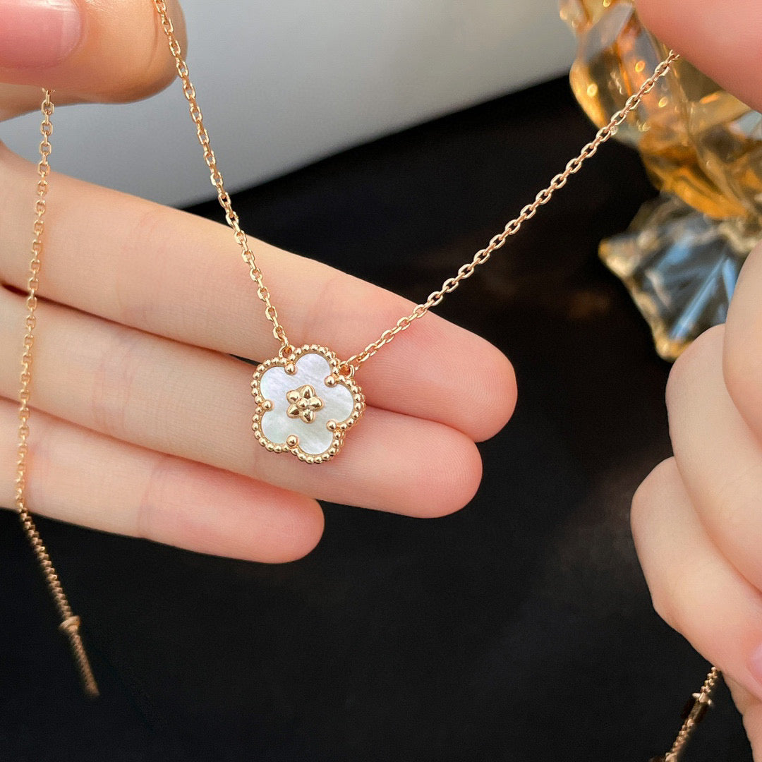 [Luxery]LUCKY  WHITE MOP  PLUM BLOSSOM NECKLACE