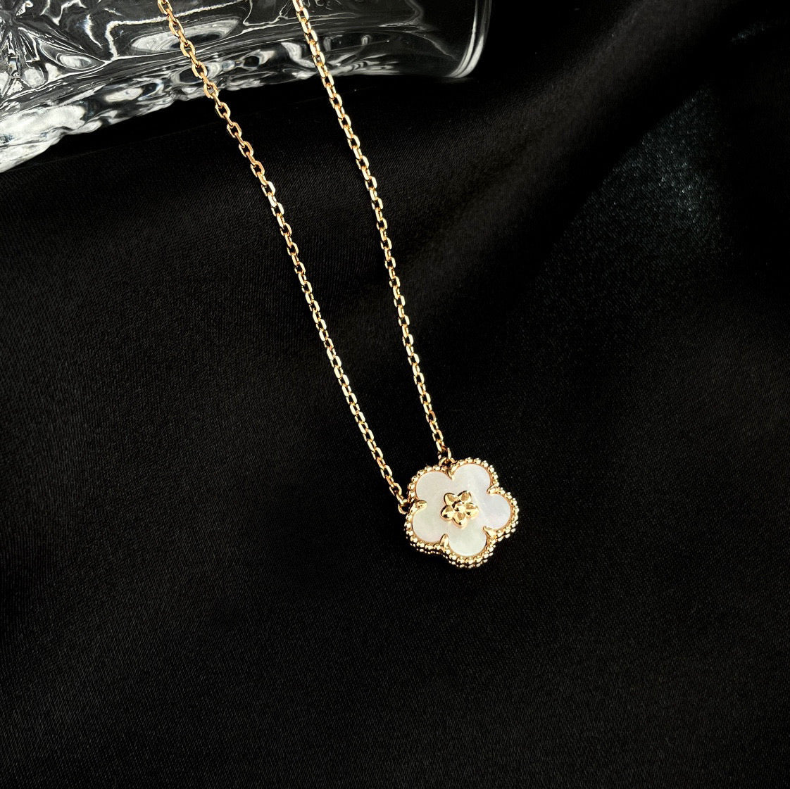 [Luxery]LUCKY  WHITE MOP  PLUM BLOSSOM NECKLACE