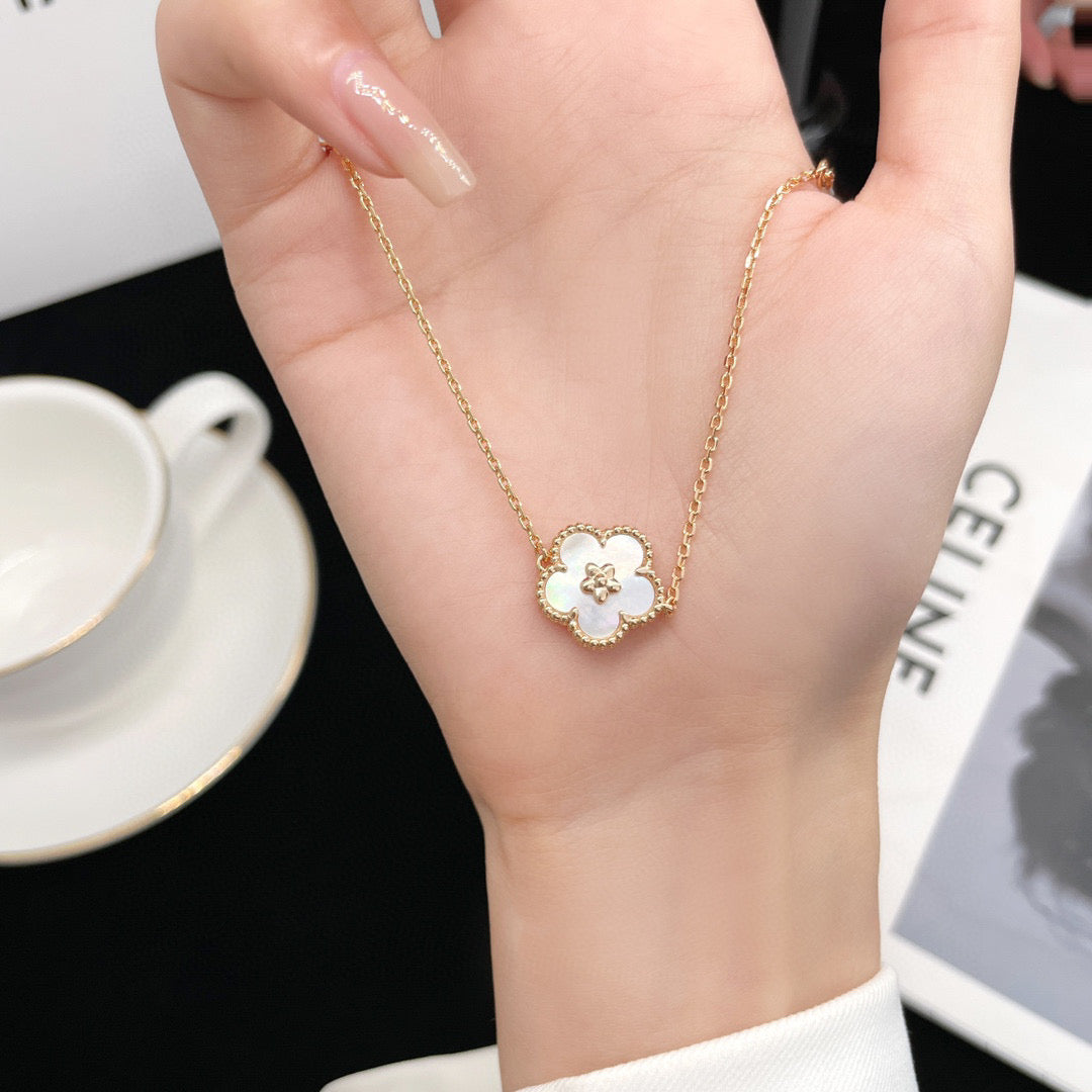 [Luxery]LUCKY WHITE MOP PLUM BLOSSOM  BRACELET