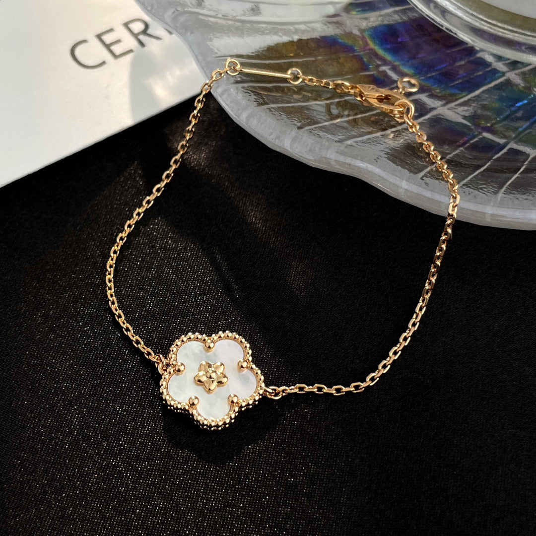 [Luxery]LUCKY WHITE MOP PLUM BLOSSOM  BRACELET