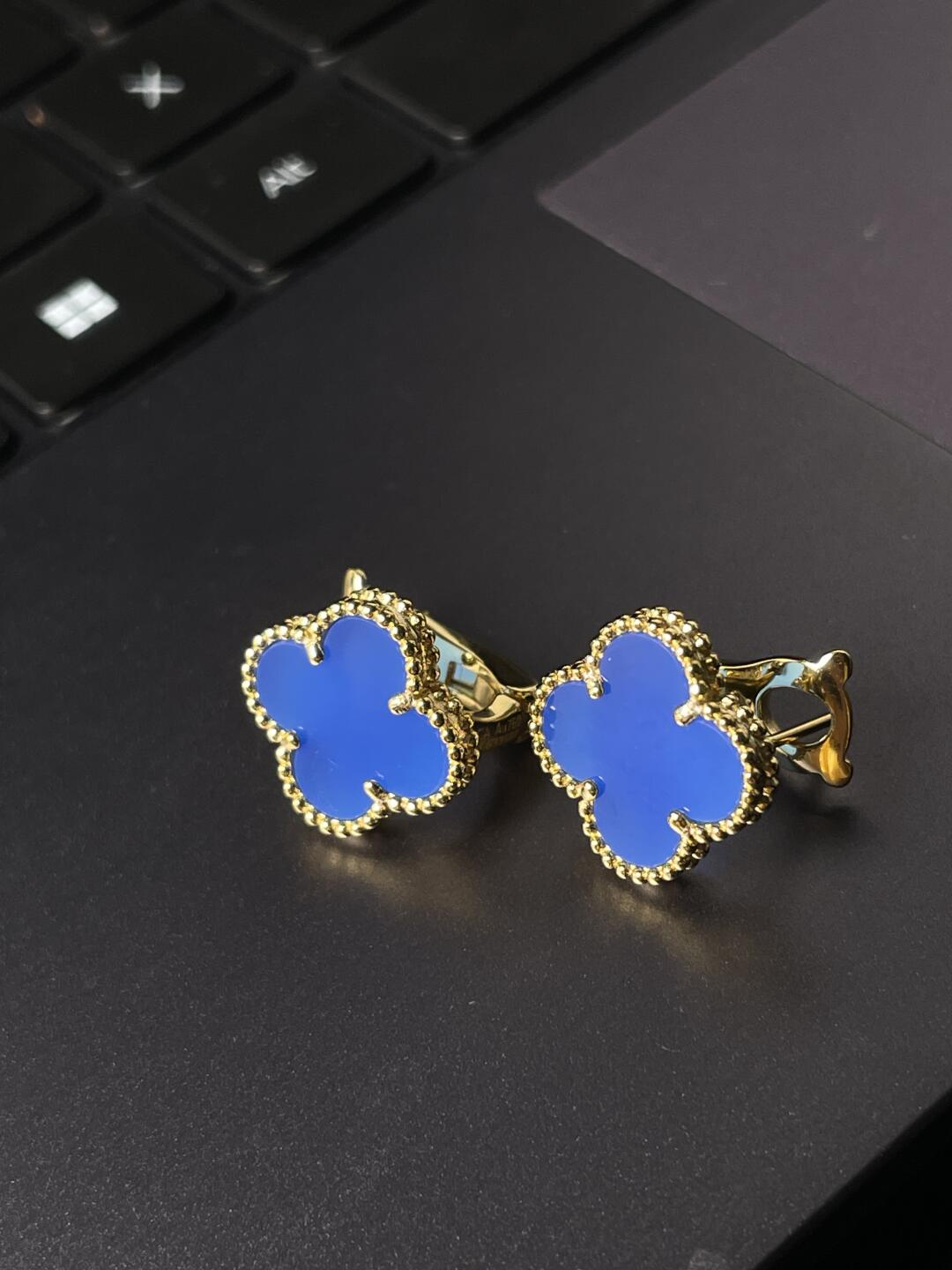 [Luxery] CLOVER LARGE (20mm) 1 MOTIFS BLUE MOP STUD EARRINGS
