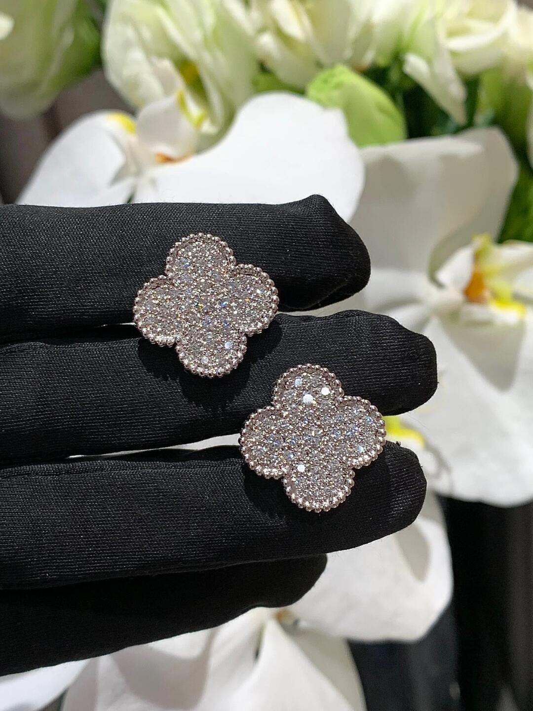 [Luxery]CLOVER 20MM MOTIFS DIAMOND STUD EARRINGS SILVER