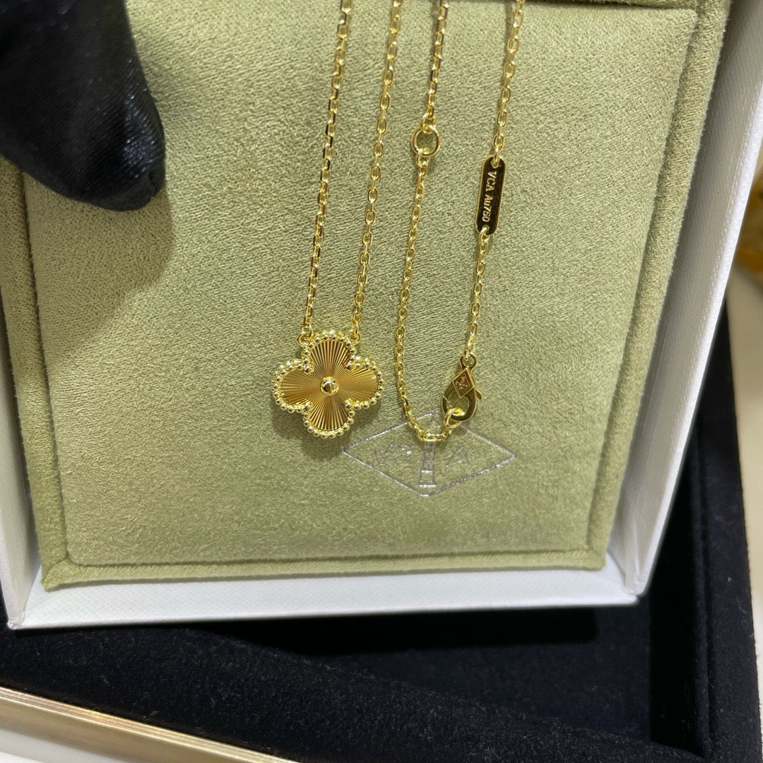 [Luxery]CLOVER 15MM LASER NECKLACE