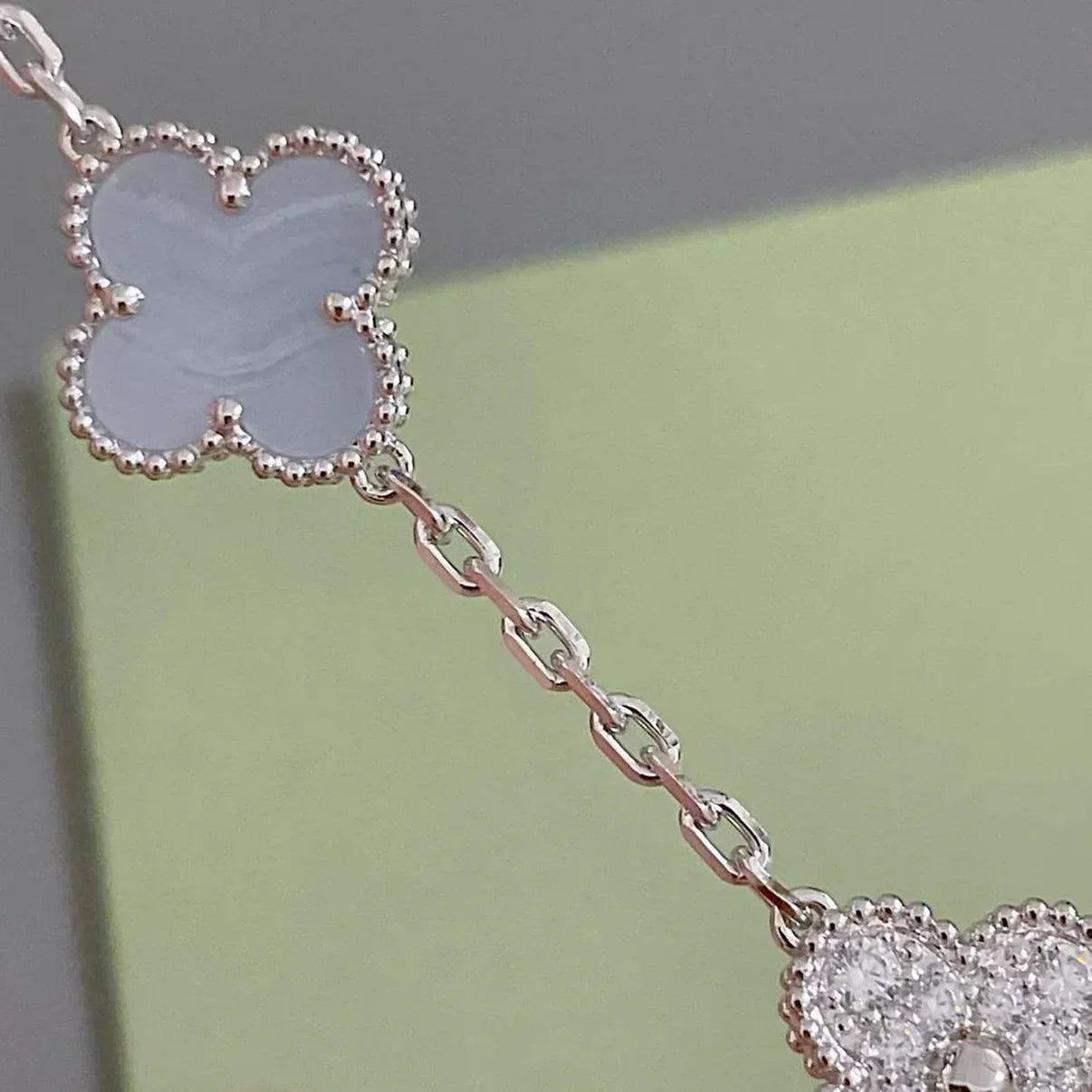 [Luxery] CLOVER 5 MOTIF PURPLE CHALCEDONY BRACELET COLLECTION