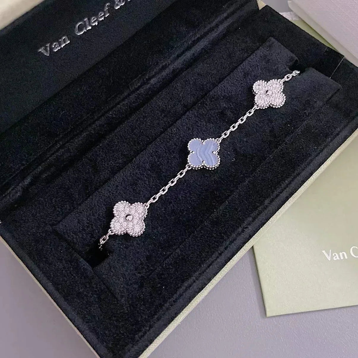 [Luxery] CLOVER 5 MOTIF PURPLE CHALCEDONY BRACELET COLLECTION