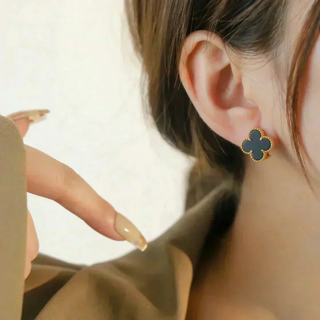 [Luxery]CLOVER MEDIUM 1 MOTIFS  ONYX STUD EARRINGS