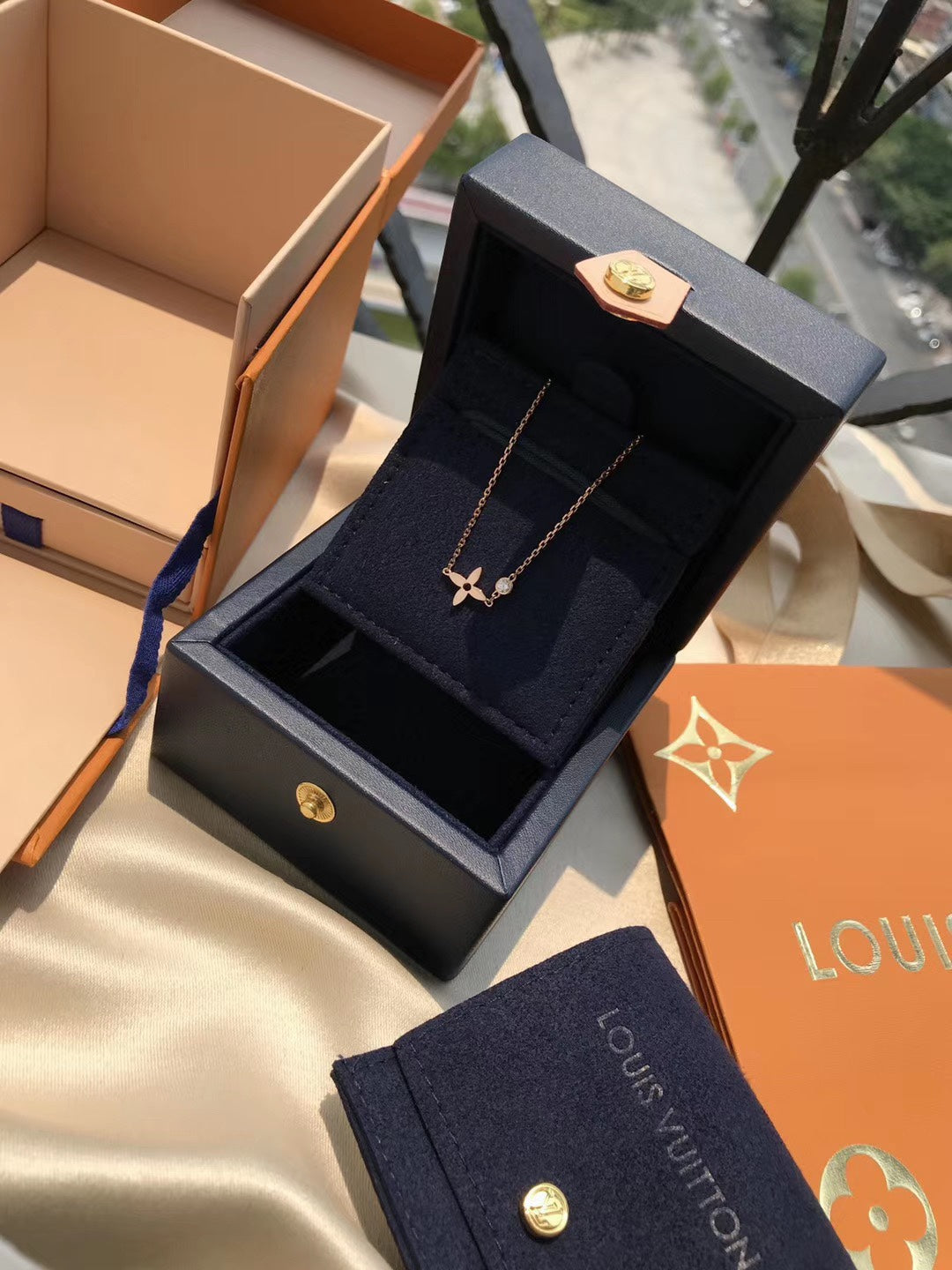 [Luxery]BLOSSOM PENDANT PINK GOLD AND DIAMOND