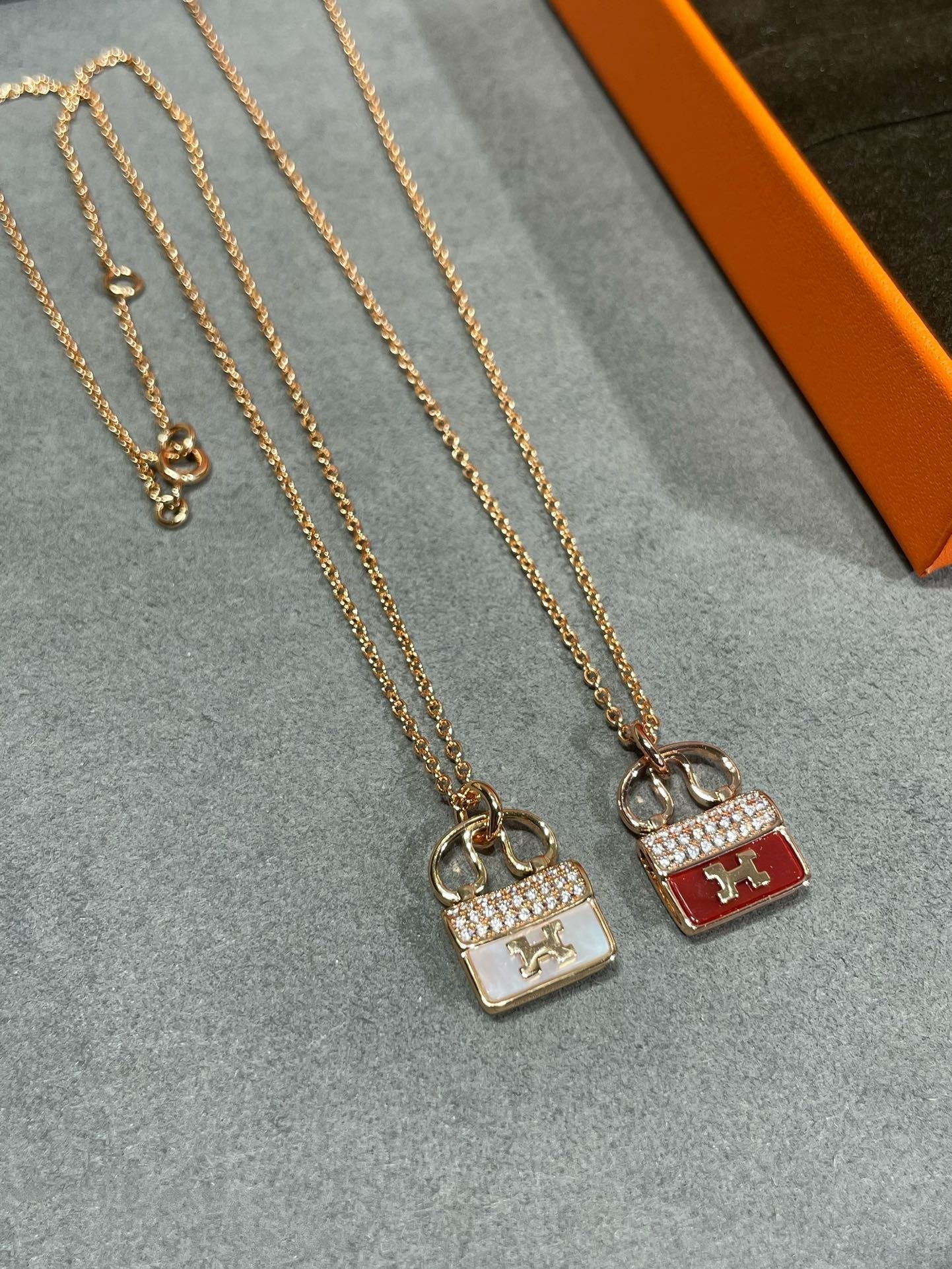 [Luxery]H CIRCE MOISSANITE PENDANT NECKLACE GOLD