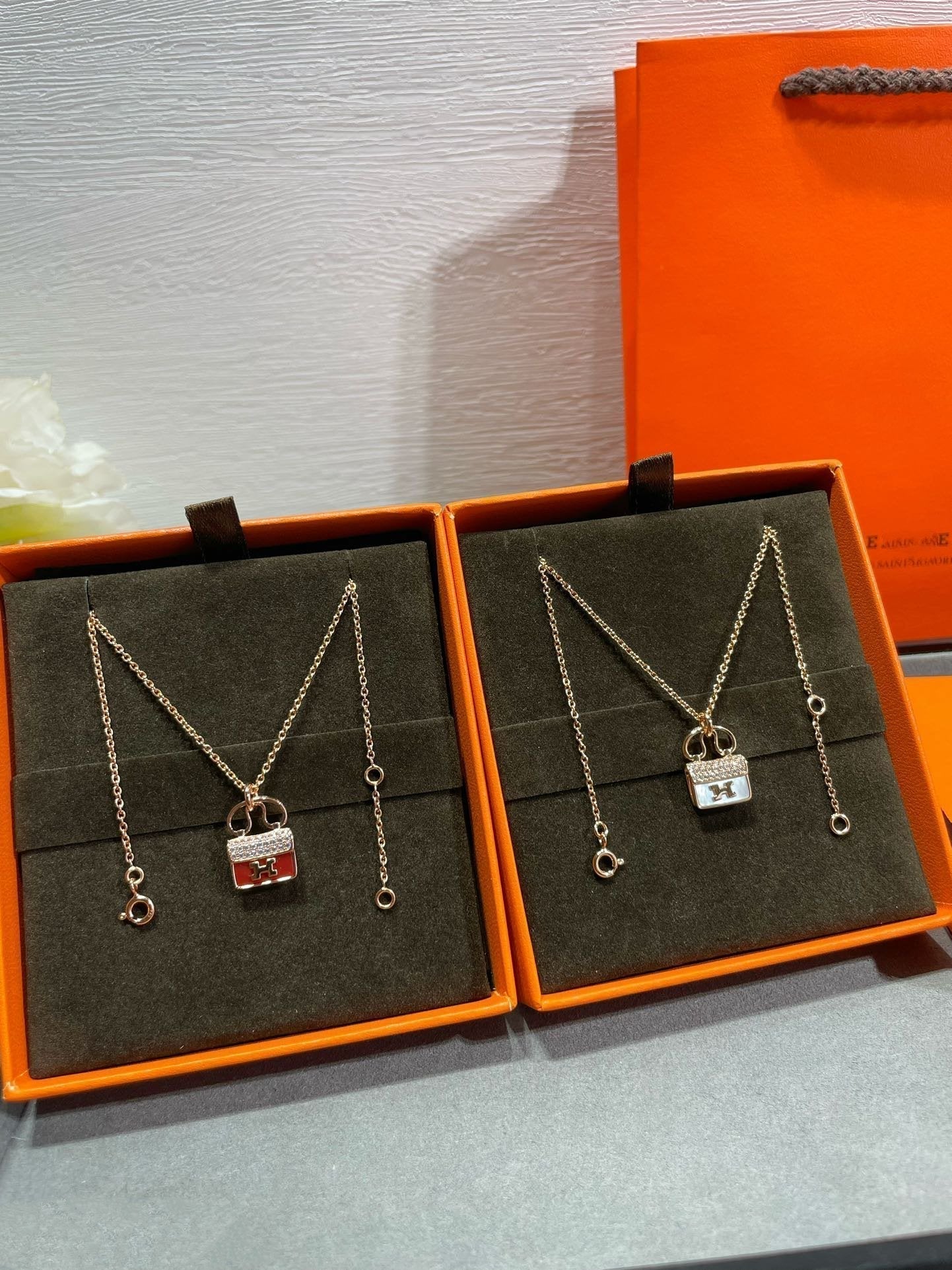 [Luxery]H CIRCE MOISSANITE PENDANT NECKLACE GOLD