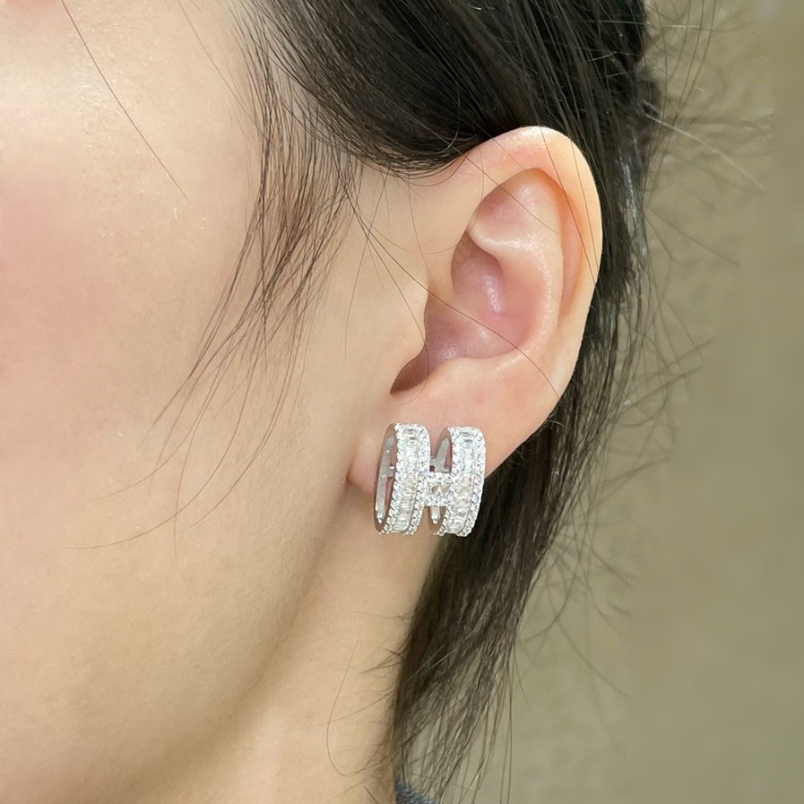 [Luxery]H STUD EARRINGS WITH SILVER DIAMONDS