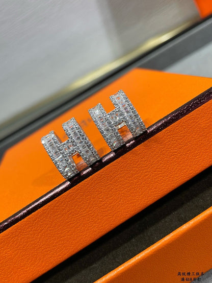 [Luxery]H STUD EARRINGS WITH SILVER DIAMONDS