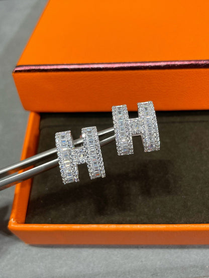 [Luxery]H STUD EARRINGS WITH SILVER DIAMONDS
