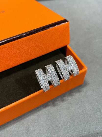[Luxery]H STUD EARRINGS WITH SILVER DIAMONDS