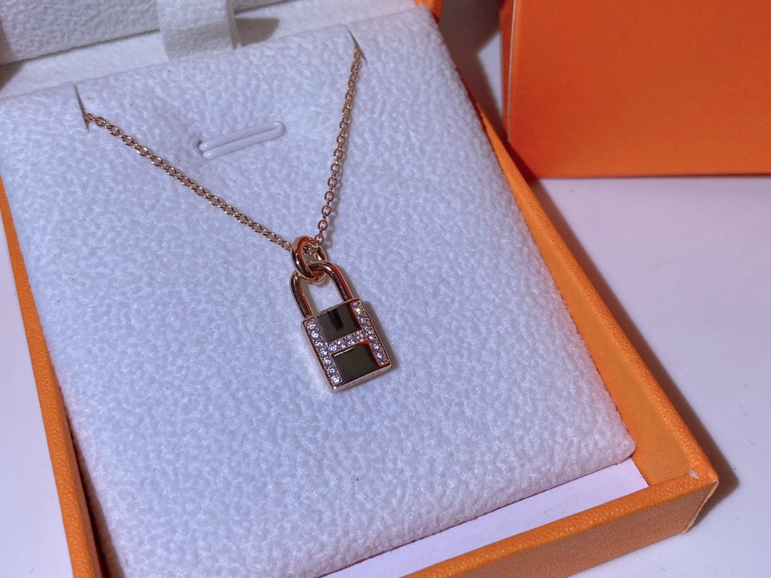 [Luxery]HM ADVANCED NICHE LOCK HEAD NECKLACE DIAMONDS