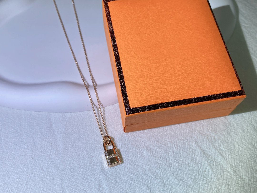 [Luxery]HM ADVANCED NICHE LOCK HEAD NECKLACE DIAMONDS