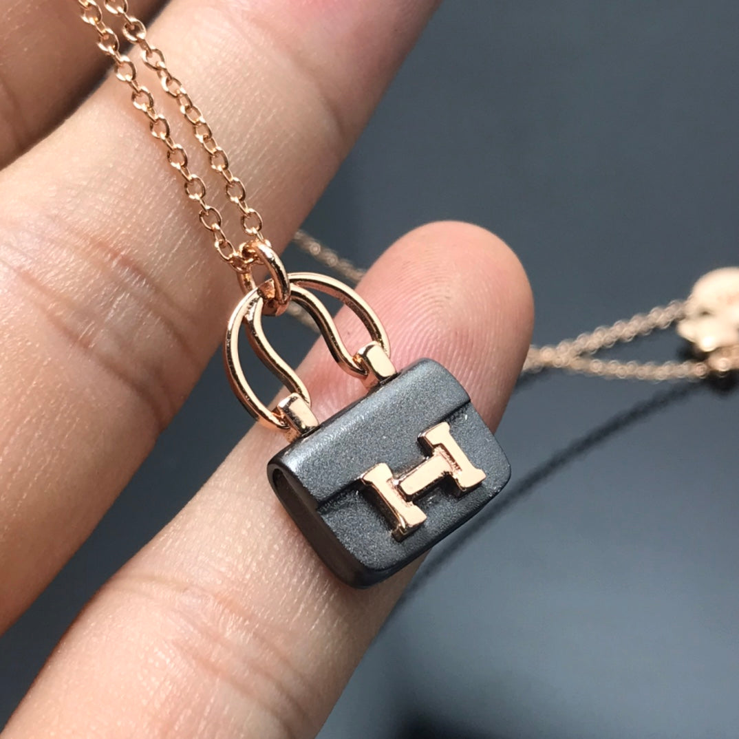 [Luxery]WOMEN'S HM AMULETTES CONSTANCE PENDANT NECKLACE