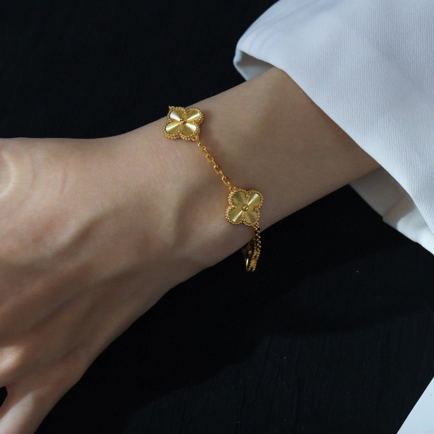 [Luxery] CLOVER 5 MOTIF LASER BRACELET COLLECTION