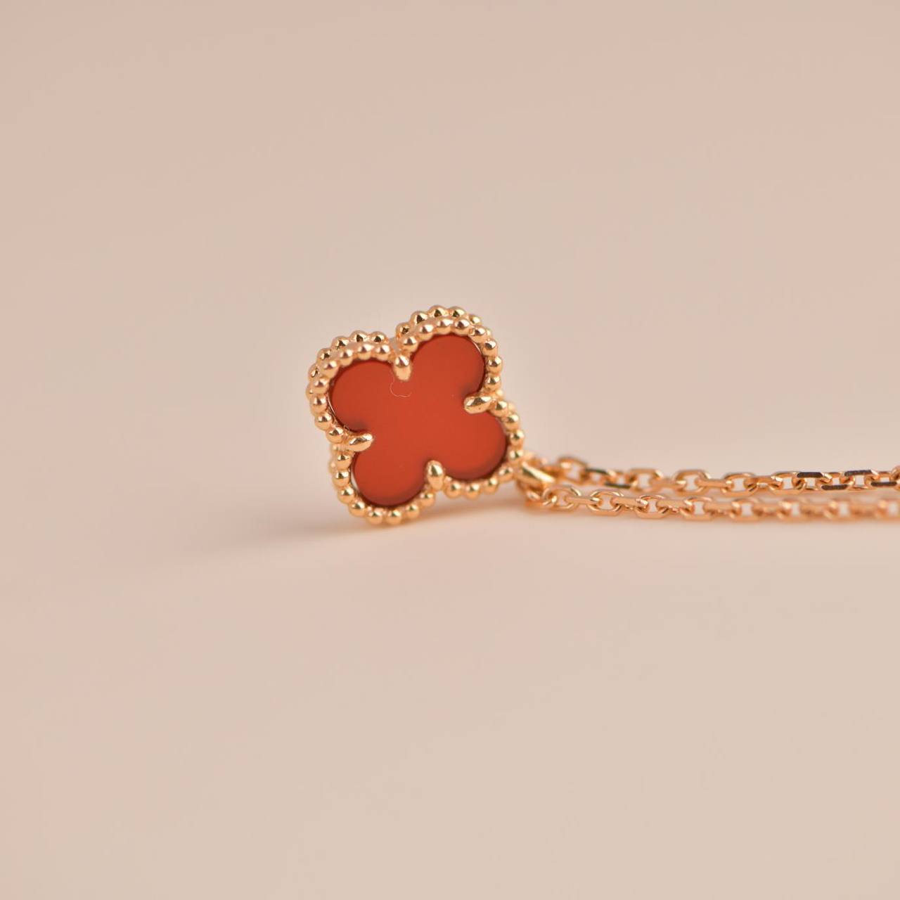 [Luxery]CLOVER MINI 9.5MM WHITE CARNELIANS NECKLACE
