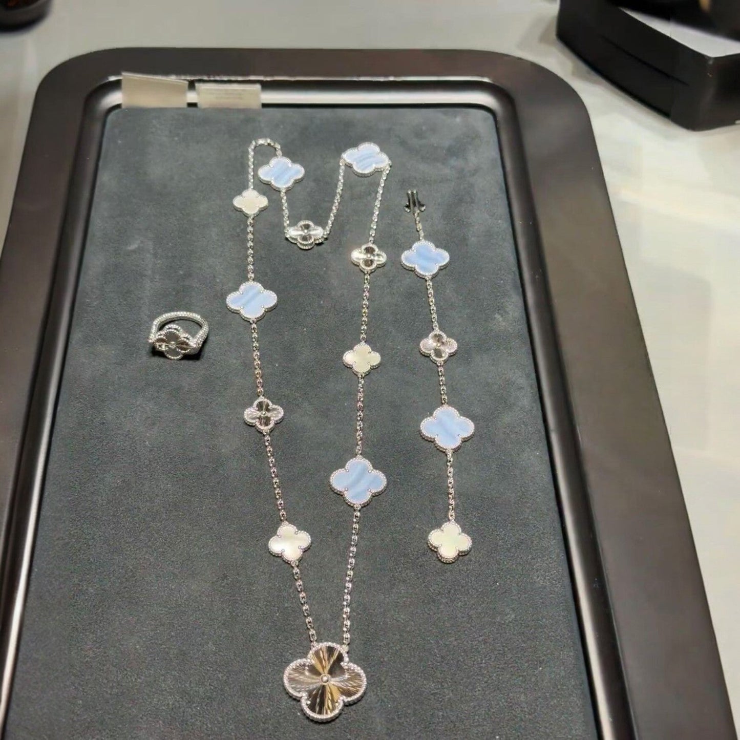 [Luxery]DETACHABLE CLOVER 15(11+4) FLOWER SILVER NECKLACE SET