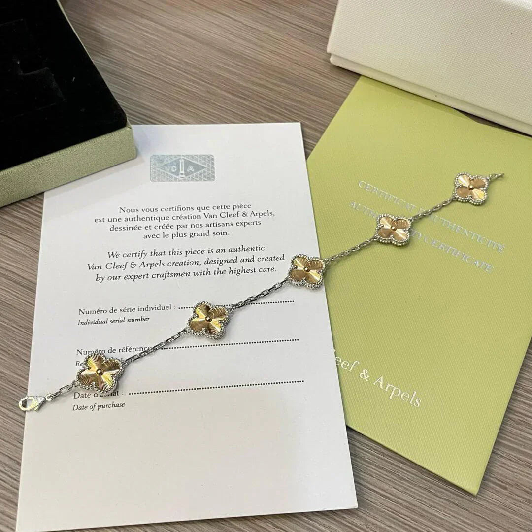 [Luxery] CLOVER 5 MOTIF LASER BRACELET COLLECTION