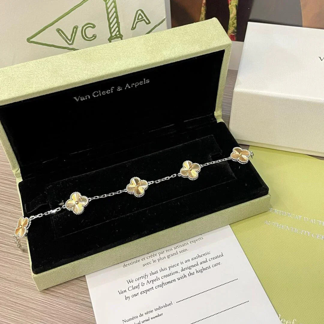 [Luxery] CLOVER 5 MOTIF LASER BRACELET COLLECTION