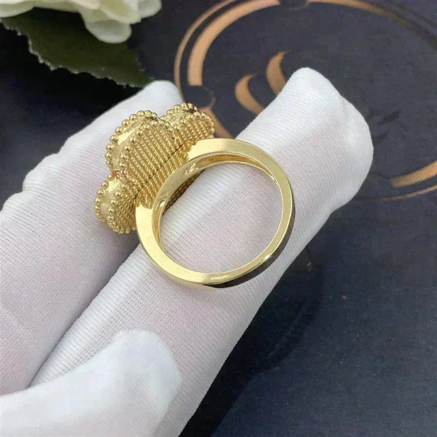 [Luxery]CLOVER WHITE MOP RING