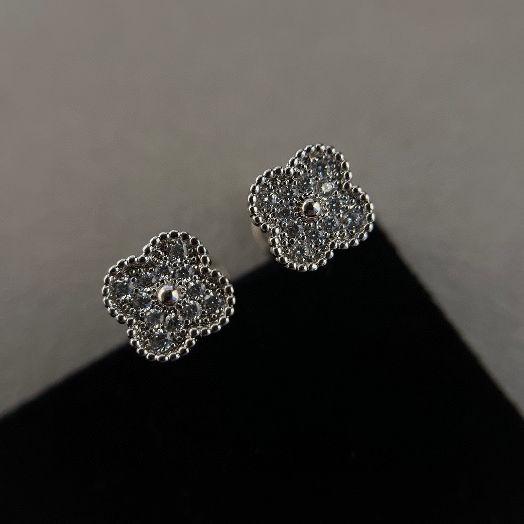 [Luxery]CLOVER MINI DIAMOND STUD EARRINGS