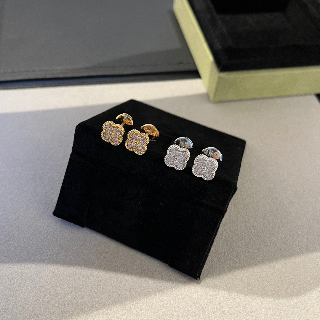[Luxery]CLOVER MINI DIAMOND STUD EARRINGS