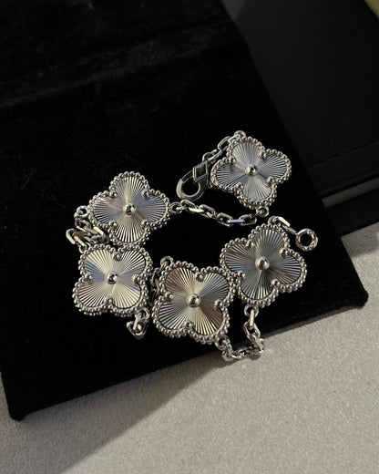 [Luxery] CLOVER 5 MOTIF LASER BRACELET COLLECTION
