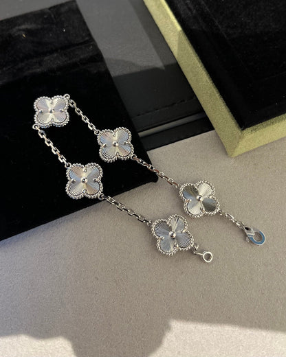 [Luxery] CLOVER 5 MOTIF LASER BRACELET COLLECTION
