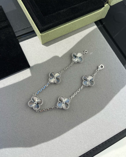 [Luxery] CLOVER 5 MOTIF LASER BRACELET COLLECTION